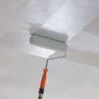 Hoe schilder ik mijn gestucte plafond?