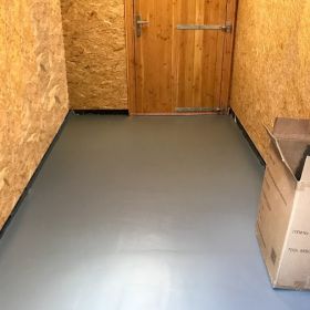 Hoe egaliseer ik mijn garagevloer?