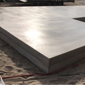 Hoe stort ik een gewapende betonvloer?