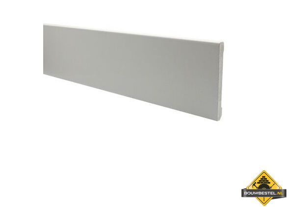 Grenen plint afgelakt 9010 FSC 12 x 120 mm 480 cm - per 2 stuks