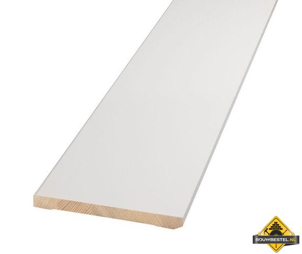 Grenen plint afgelakt 9010 FSC 18 x 120 mm 480 cm - per 2 stuks