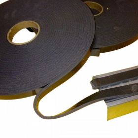 Foamband PE Grijs 50mm breed (oa. voor metal stud) - 5mm dik - zelfklevend - 20 meter