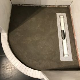 Cementdekvloer op afschot maken