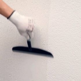 Hoe kan ik een muur glad maken (egaliseren)?