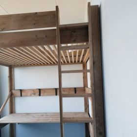 Hoe maak ik een hoogslaper met bureau?