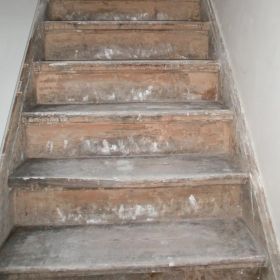 Krakende trap herstellen / kraakvrij maken