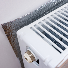 Hoe breng ik zelf radiatorfolie aan?