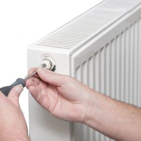 Radiator ontluchten en bijvullen
