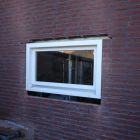 Raam in gevel plaatsen