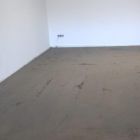Hoe maak ik een cementdekvloer met zandcementmortel met houten regels?