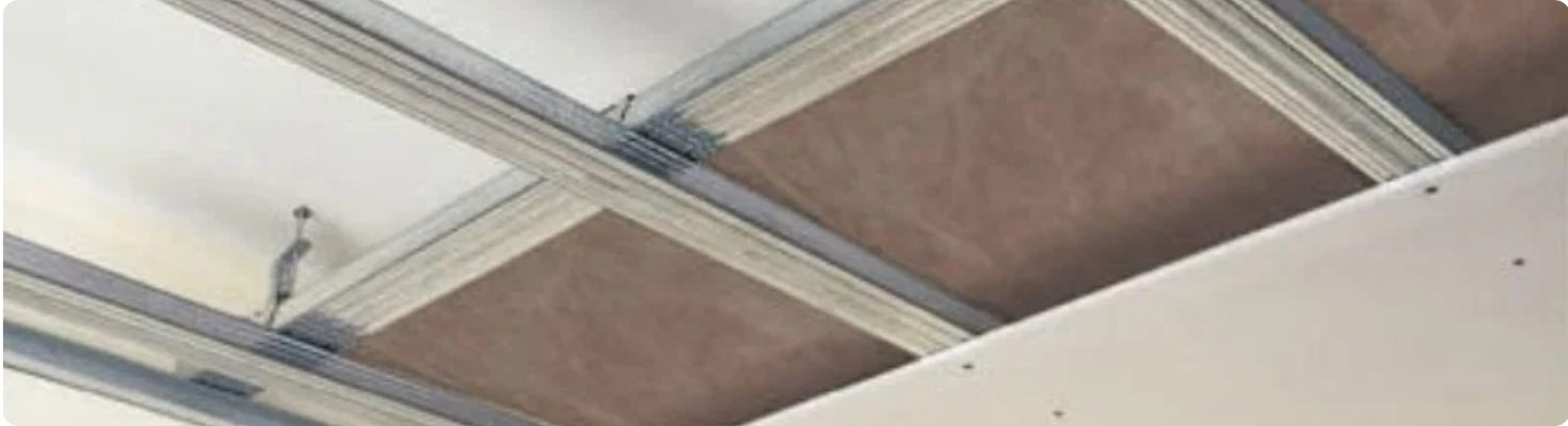 Een geluiddempend plafond maken tegen geluid van bovenburen / bovendieping