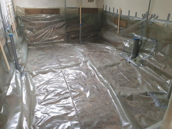 betonvloer_laten_drogen_onder_folie