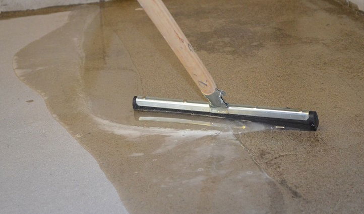 ondergrond_voorbehandelen_cementdekvloer_zandcement_maken